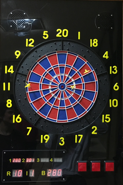 Die akustische Dartscheibe. Rein optisch identisch zu allen anderen.