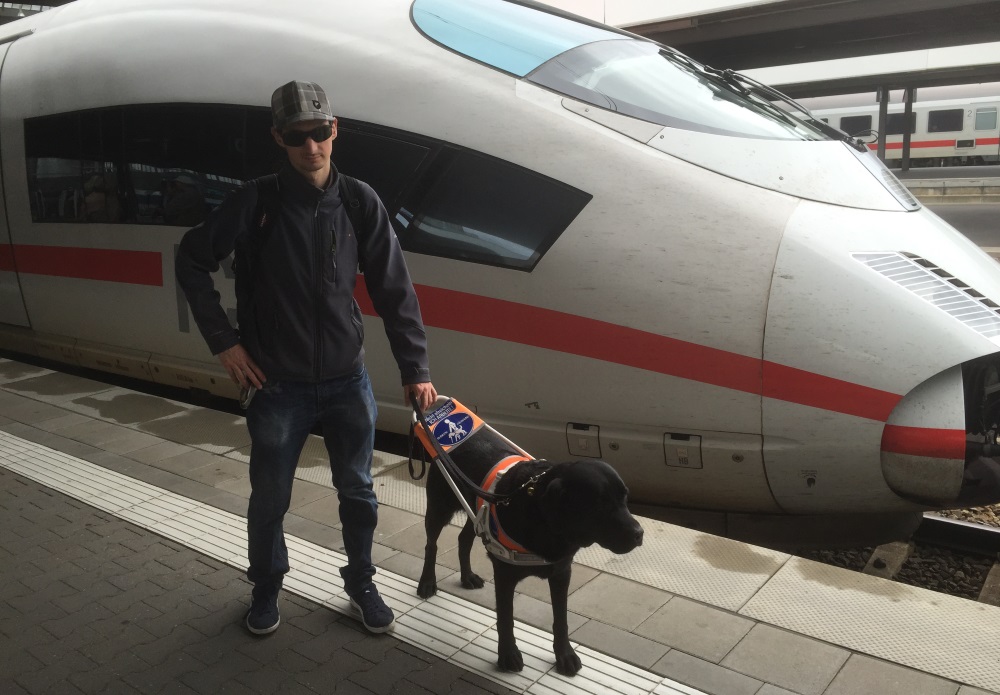 Denny und ich kurz vor der Abfahrt der Bahn