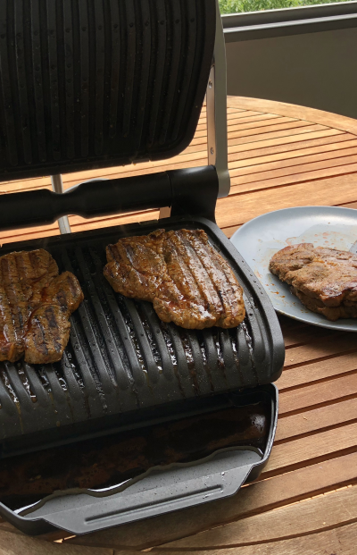 Der Tefal OptiGrill Elektrogrill im ersten Steak-Test auf meinem Balkon