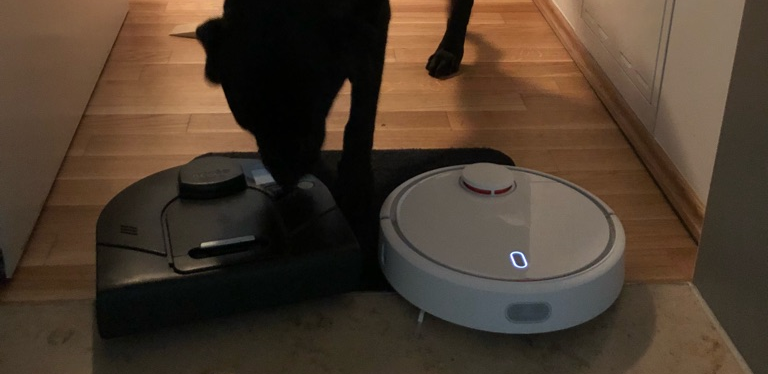 Denny verabschiedet sich vom alten Neato Staubsauger Susi, der neue Xiaomi Robot betritt die Wohnung