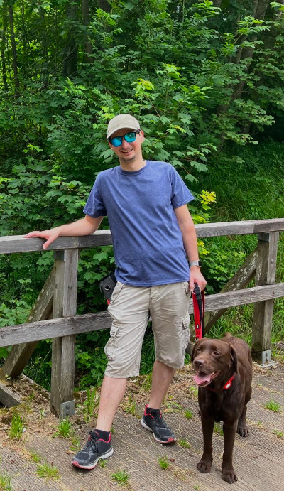 Alma und Ich auf einem Alpenwanderpfad