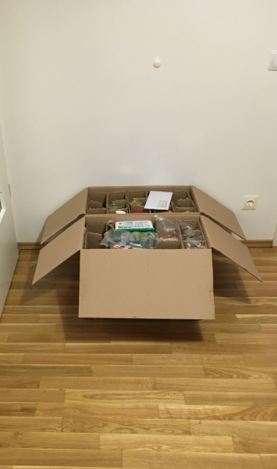 Die Lebensmittel kamen in zwei kompakt zusammen geräumten Kisten.