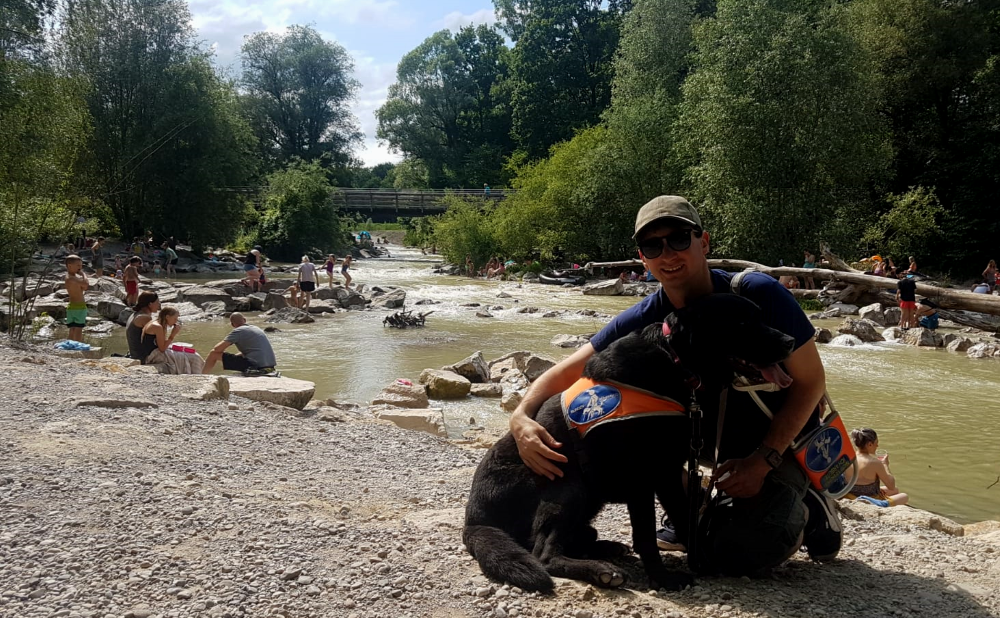 Denny und ich an einem schönen Tag beim Spaziergang an der Isar