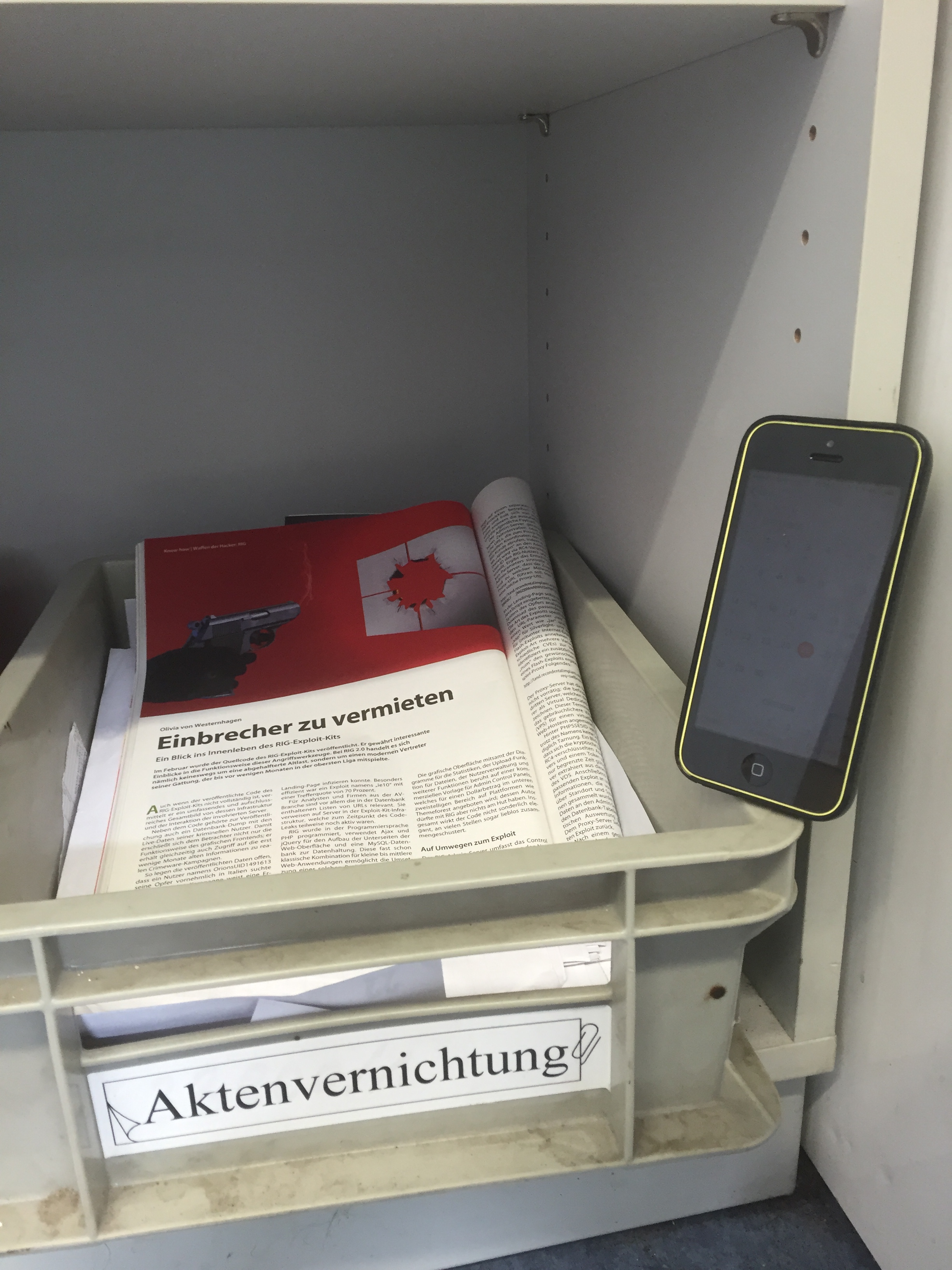 iPhone5C im Müll