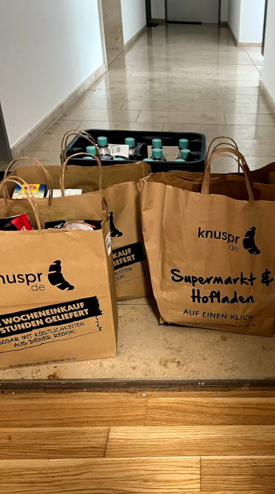 Mein Knuspr Einkauf steht in der Tür